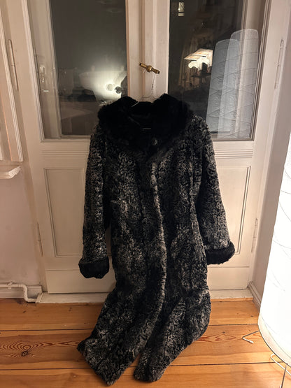 Long Leo Faux Fur Coat (L)